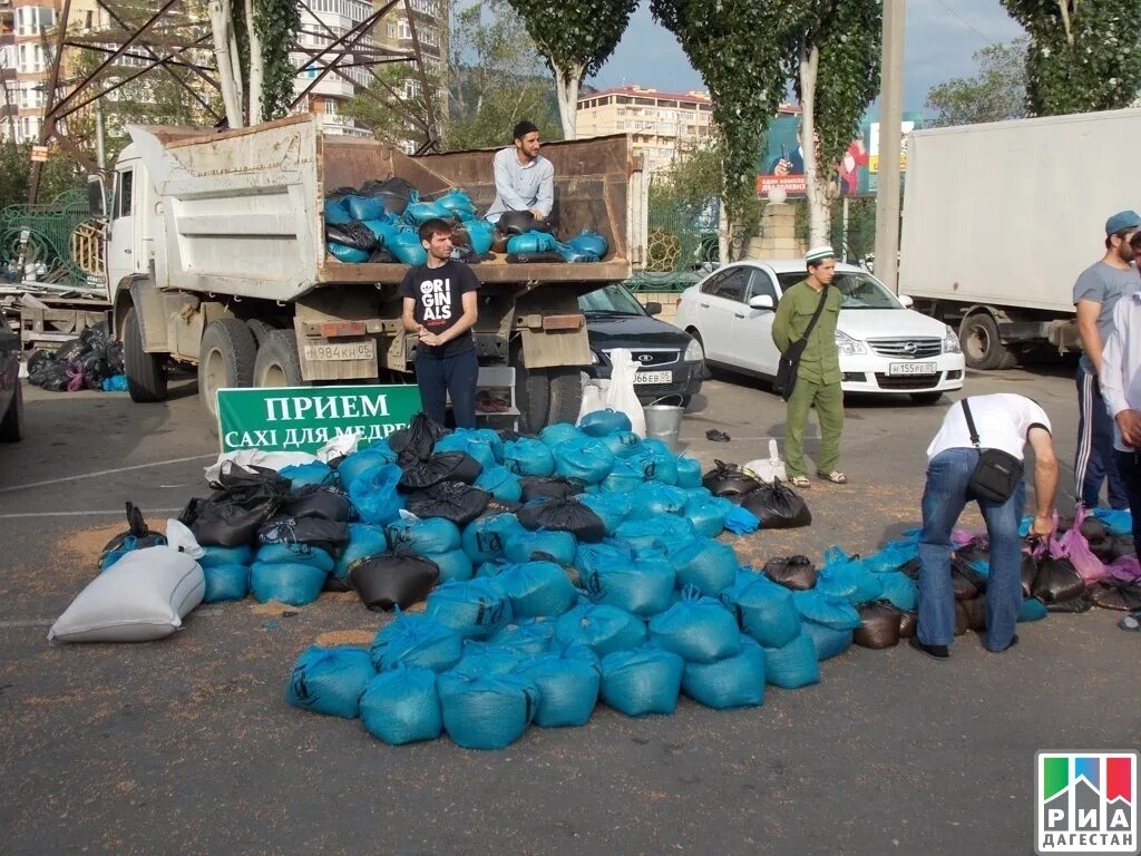 Когда праздник ураза в дагестане. Пакеты на Ураза байрам. С праздником Ураза байрам для детей. С праздником Ураза байрам Дагестан. Пакеты сладостей Ураза байрам.