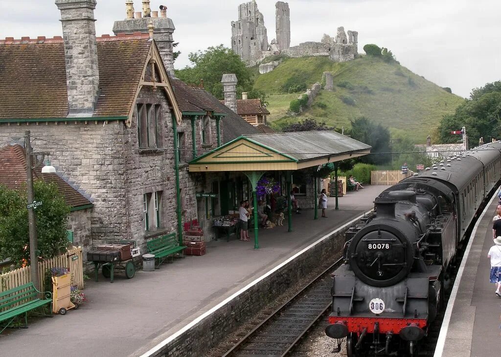 Сельская Железнодорожная станция Британия. Swanage Англия. Дарлингтон Великобритания Железнодорожный вокзал. Железная дорога Великобритании. Путешествие на поезде на английском