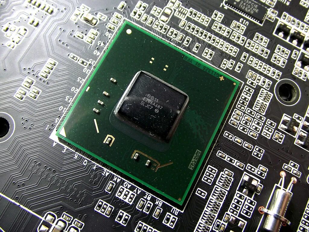 Как узнать чипсет платы. Z77 чипсет. intel z790. маркировка чипсета z590. чипсет на ноутбуке.