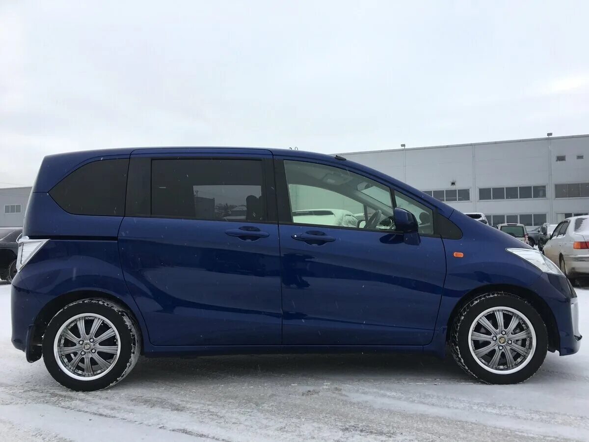 Honda freed 2017 tuning. хонда фрид чёрный 2010. хонда фрид на литье. Honda freed r17. Honda freed spike r17.