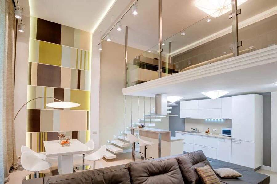 Иметь один или несколько уровней. Квартира с высокими потолками. Квартира в два уровня. Дизайн квартиры с высокими потолками. Стильный интерьер в двухуровневой квартире студии.