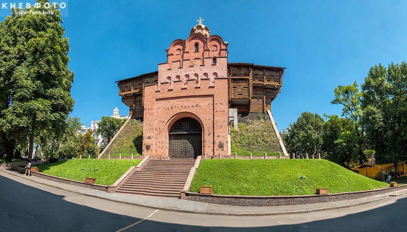 Какие сооружения украшали киев 4 класс. Золотые ворота Киев 11 в. Золотые ворота в Киеве музей.