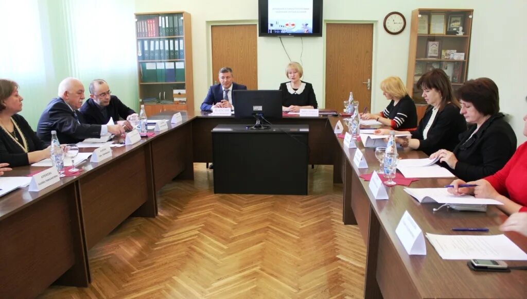 руководитель архивной службы