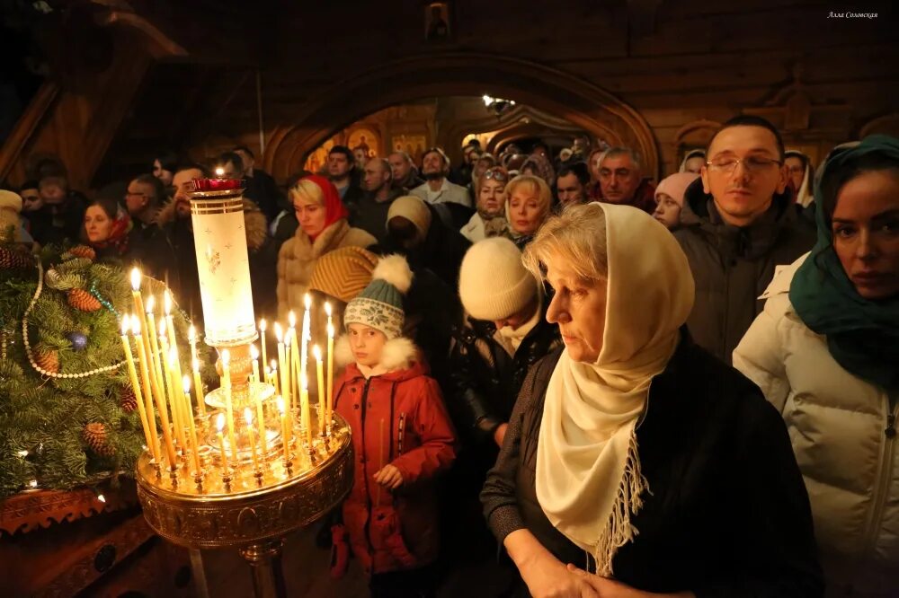 Служба рождества христова 2023. Навечерие рождества христова. С рождеством 6-7 января. С рождеством 2023. Рождество 2023 года в соборе христа спасителя.