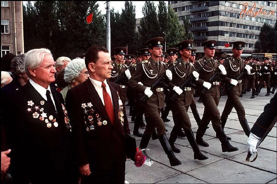 9 мая 80. Украина 1988 год. Парад Победы в 1988 году. Ветераны 2 мировой войны. Ветераны на параде Победы.