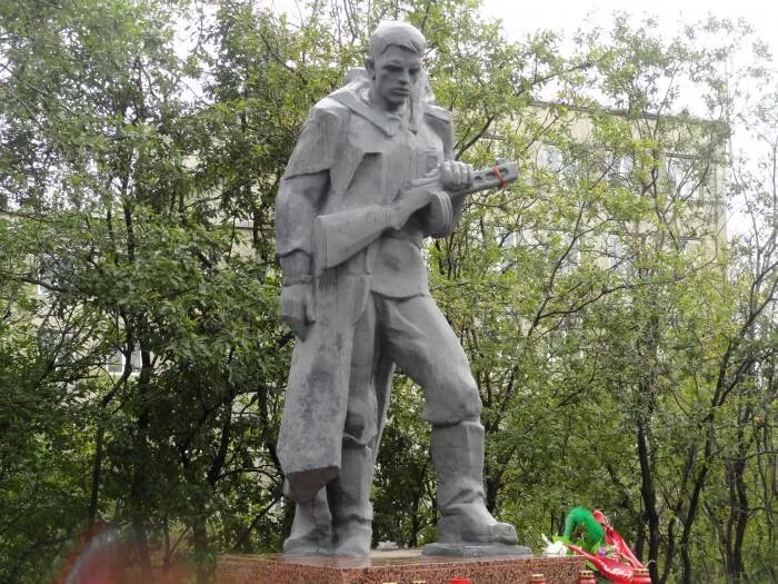 Заполярный памятники. Заполярный памятники. Аллея славы заполярный. Заполярный памятники. Заполярный памятник братской могиле.