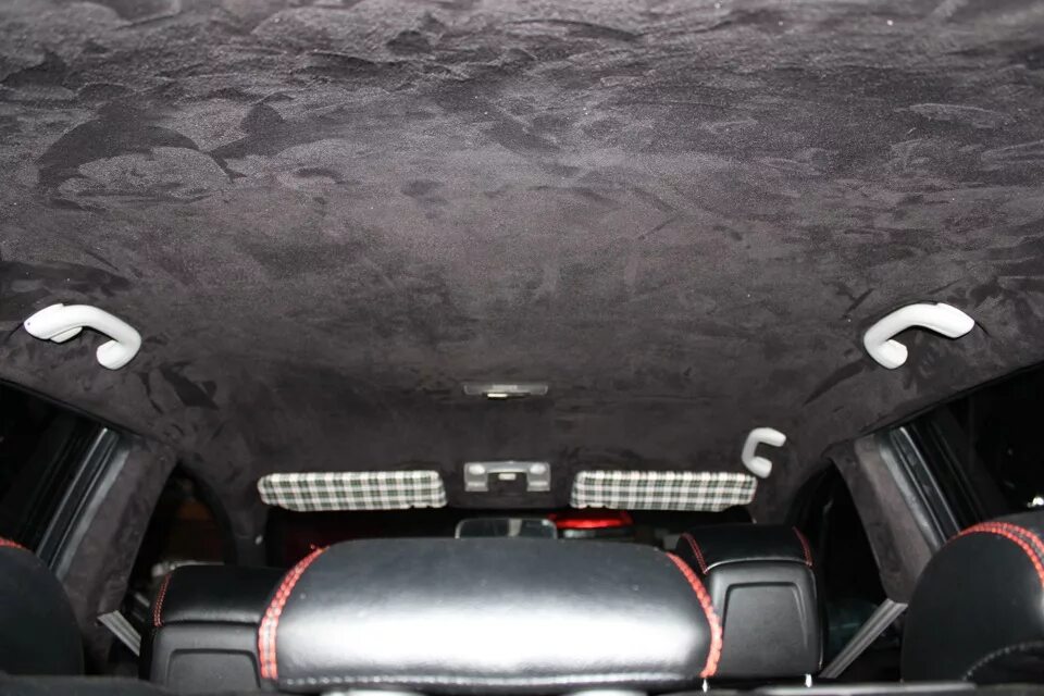 Infiniti fx37 салон черный. Потолок в машине алькантара. Алькантара крыша салона солярис. Фольксваген гольф 4 потолок красная алькантара. Infiniti fx37 салон черный.
