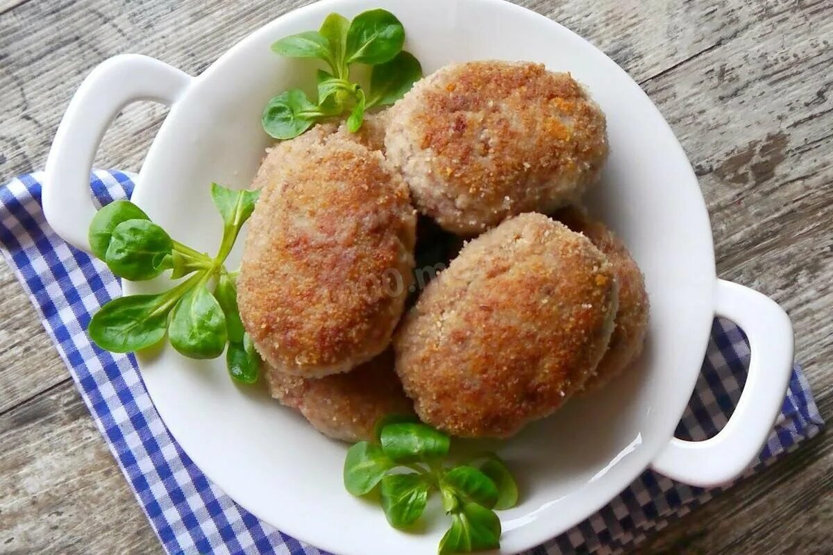 Котлеты из вареных яиц. Зраза из индецки. зразы из индейки с грибами. зразы мясные. котлеты зразы.