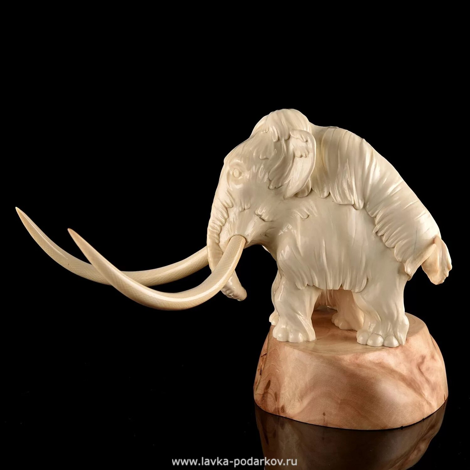 Мамонт из кости мамонта. Кости из кости мамонта. Изделия из слоновой кости и бивня мамонта. Скульптуры из бивня мамонта в Китае.