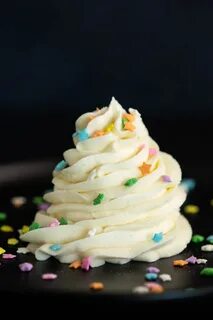 How Do You Make Vanilla Buttercream Frosting White? 