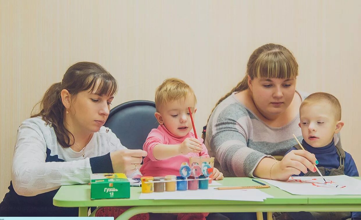Работа с детьми с синдромом дауна. Родители детей с овз. занятия с детьми инвалидами. семья с ребенком с овз. дети с овз с родителями.
