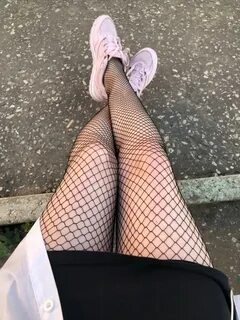 Девушки в сетчатых
