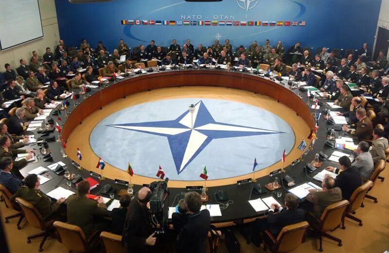 Военный блок нато создан. Североатлантический совет НАТО. Совет безопасности НАТО. НАТО заседание 2002. САС НАТО.