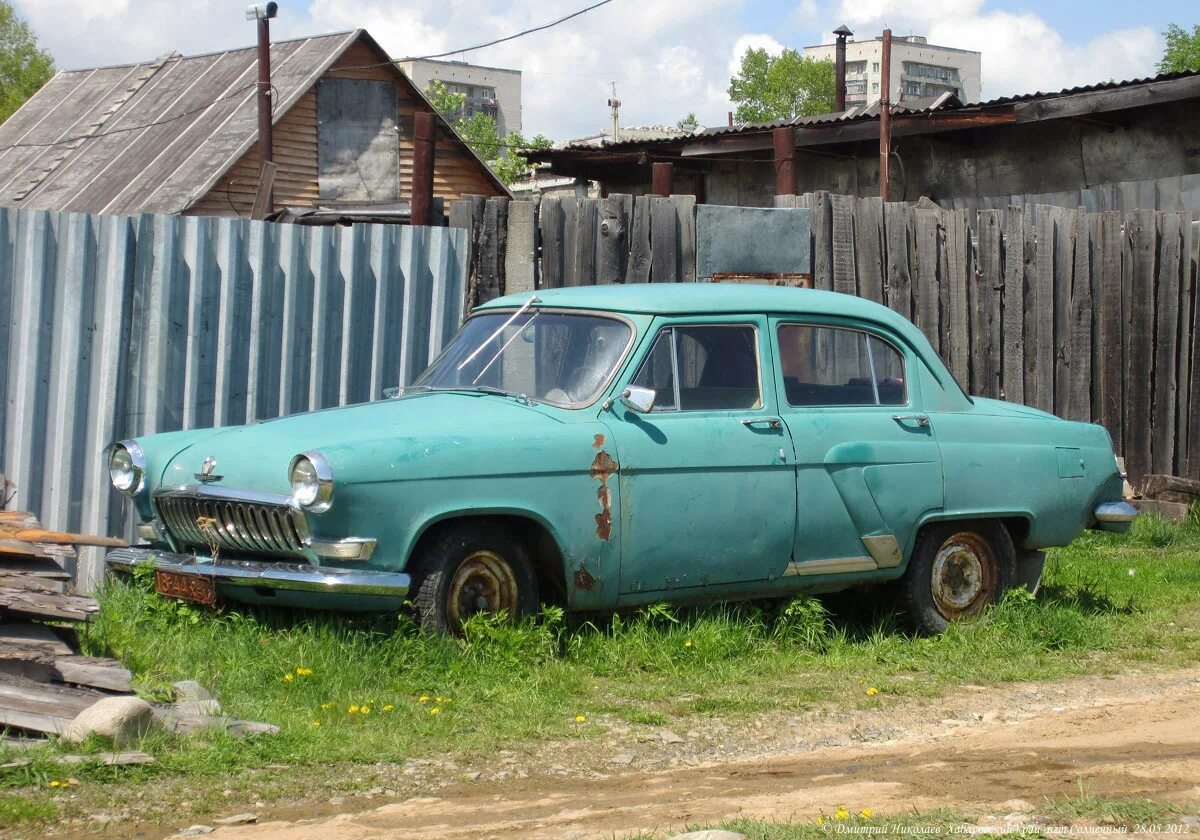 Комсомольск на амуре куплю автомобиль. ГАЗ 21 Комсомольск-на-Амуре. Брошенная Волга ГАЗ 24. ГАЗ-21 автомобиль. ГАЗ 21 Волга брошенная.