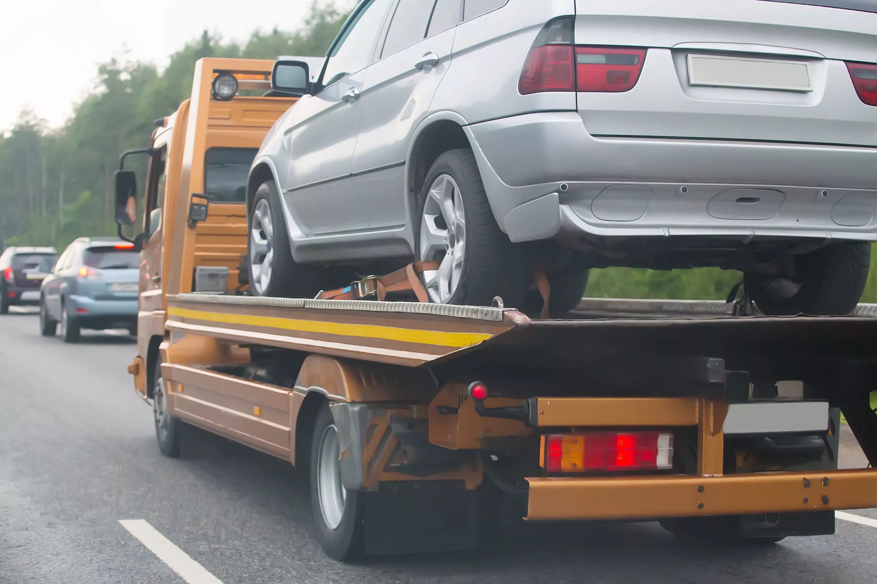 Truck car be. Эвакуация машины. Эвакуатор транспортное средство. Эвакуатор фото. Эвакуация машины эвакуатором.