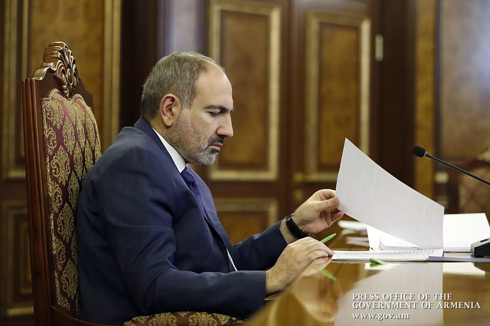 Пашинян премьер-министр Армении. Nikol Pashinyan Никол Пашинян. Никол Пашинян в правительстве. Никол Пашинян 1990. Армньюс