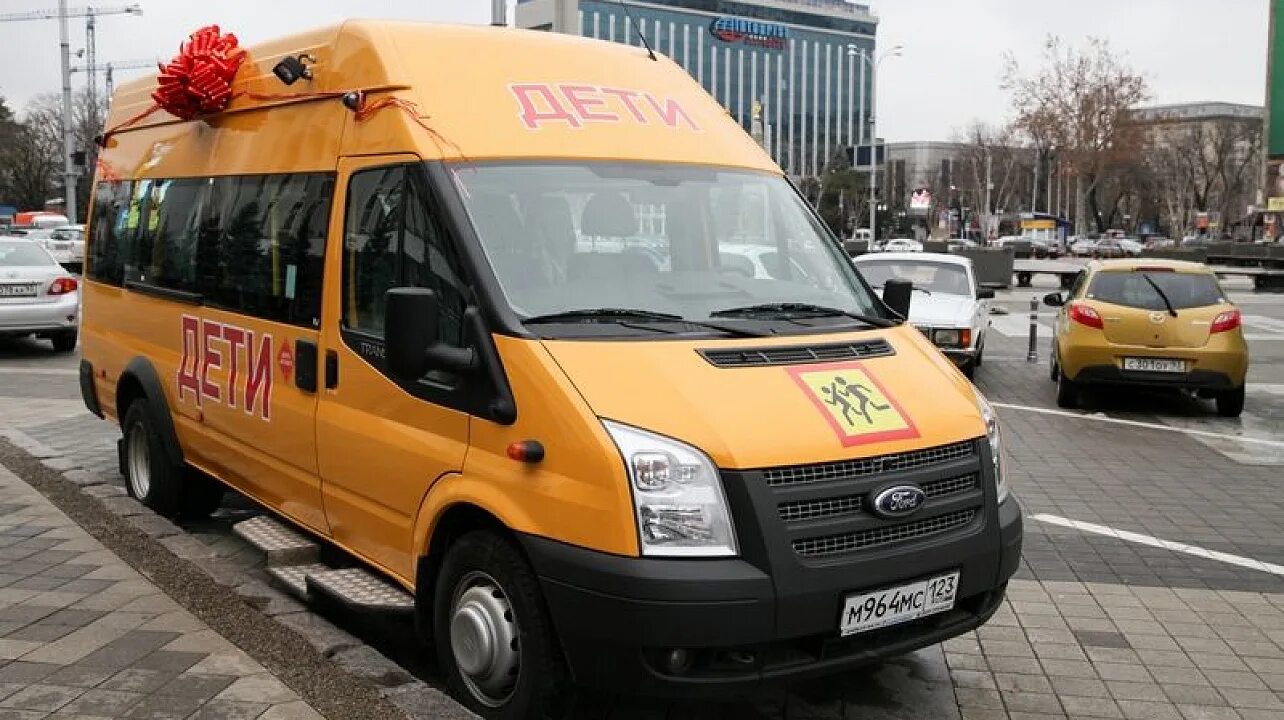 Ford transit школьный автобус дети. Приют транзит спб. Транзит дети. Социальный приют для детей транзит санкт-петербург. Транзит дети.