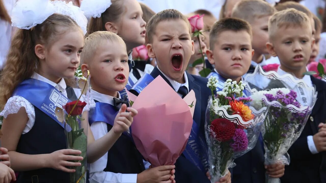 Самые стильные первоклашки. Школьная линейка 1 сентября. Празднование 1 сентября. Подготовка к 1 сентября. Сентябрь школа видео