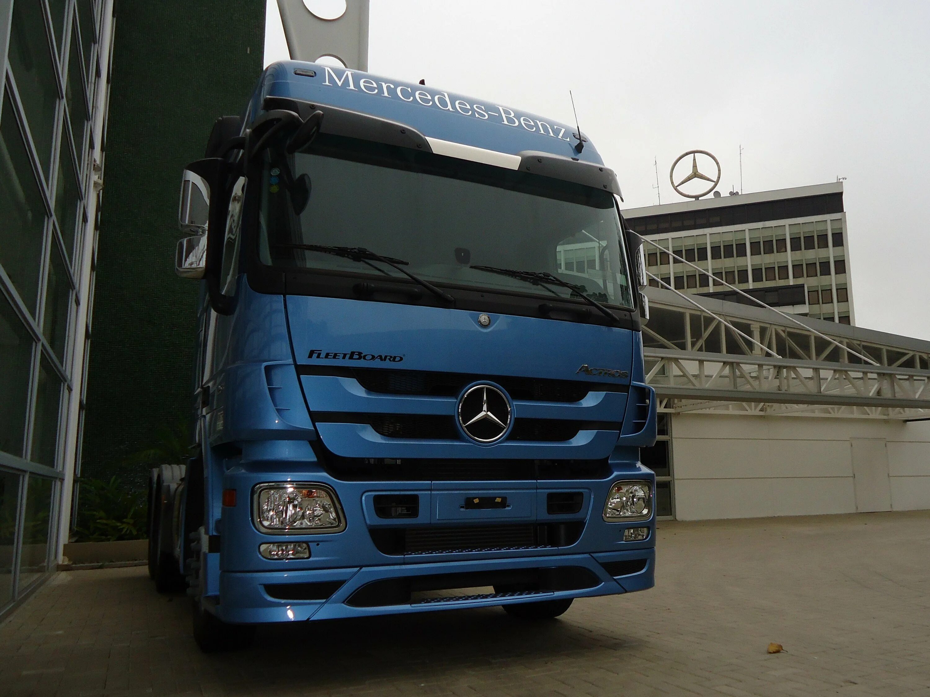 Купить мерседес мп3. Mercedes Benz 2546 Actros. Mercedes Benz Actros 2546l. Мерседес Актрос мп4 синий. Актрос мп2.