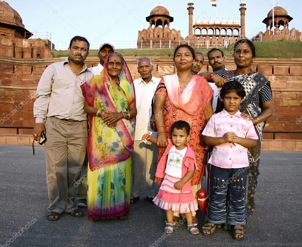 семья снекхи индия. семейные традиции в индии. воспитание детей в индии. семья индусов. главные семьи в индии.