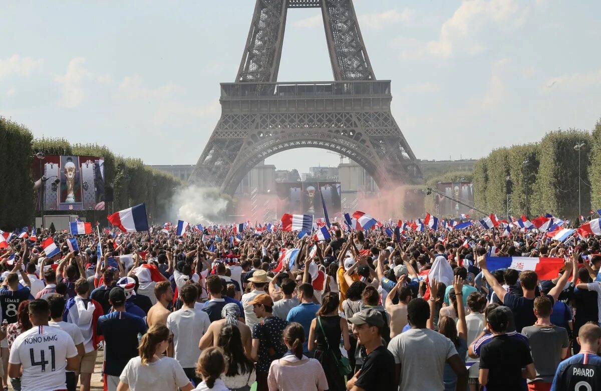 French cities. Париж сейчас. Бордо Париж. Другой Париж. Париж футбол.