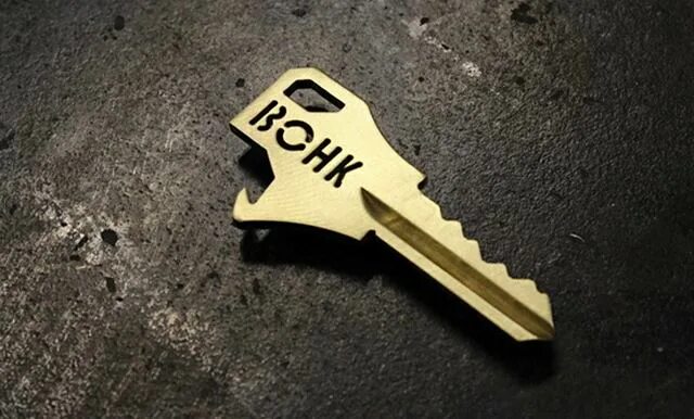 Is a key opening a. Is a key opening a. Вскрыть навесной замок. Открывает дверь ключом. Is a key opening a.