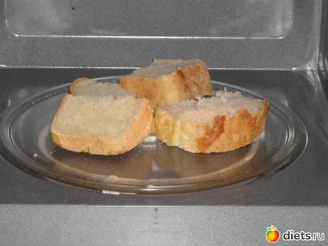 Как размягчить хлеб. Хлеб в микроволновке. Хлеб в СВЧ. Микроволновая печь для хлеба. Размягчить хлеб в микроволновке.