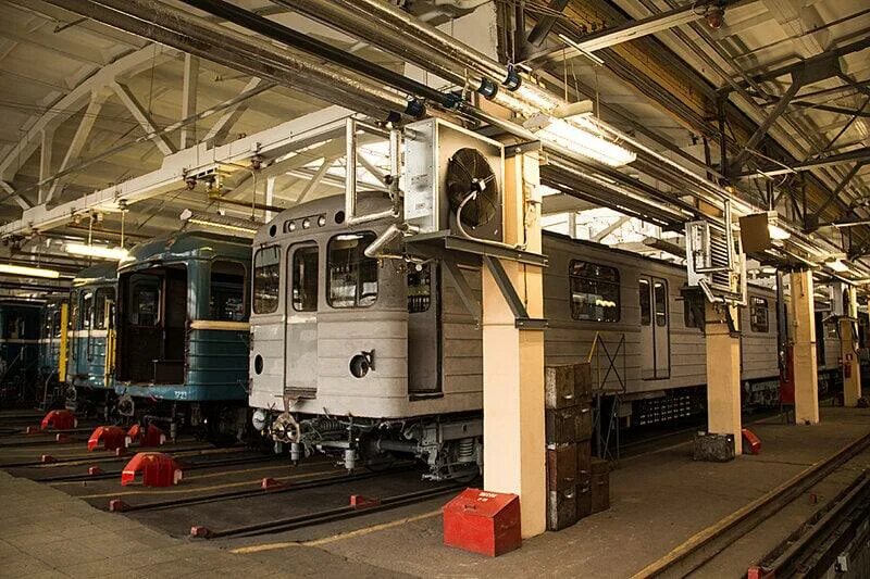Депо метро фото Метро купить книгу в интернет магазине, автор Владимир Ушаков Ridero
