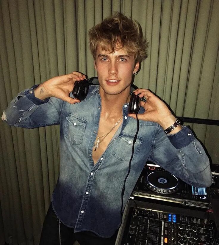 Нельсон Виссер брюнет. Neels Visser модель. Dj last night