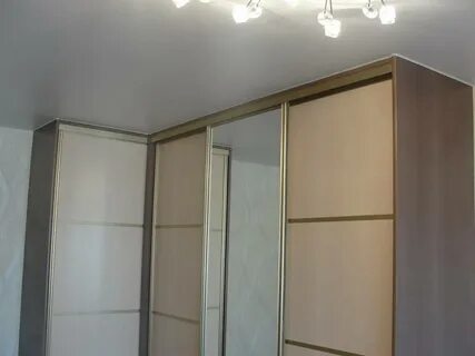 Встроенный шкаф и натяжной потолок