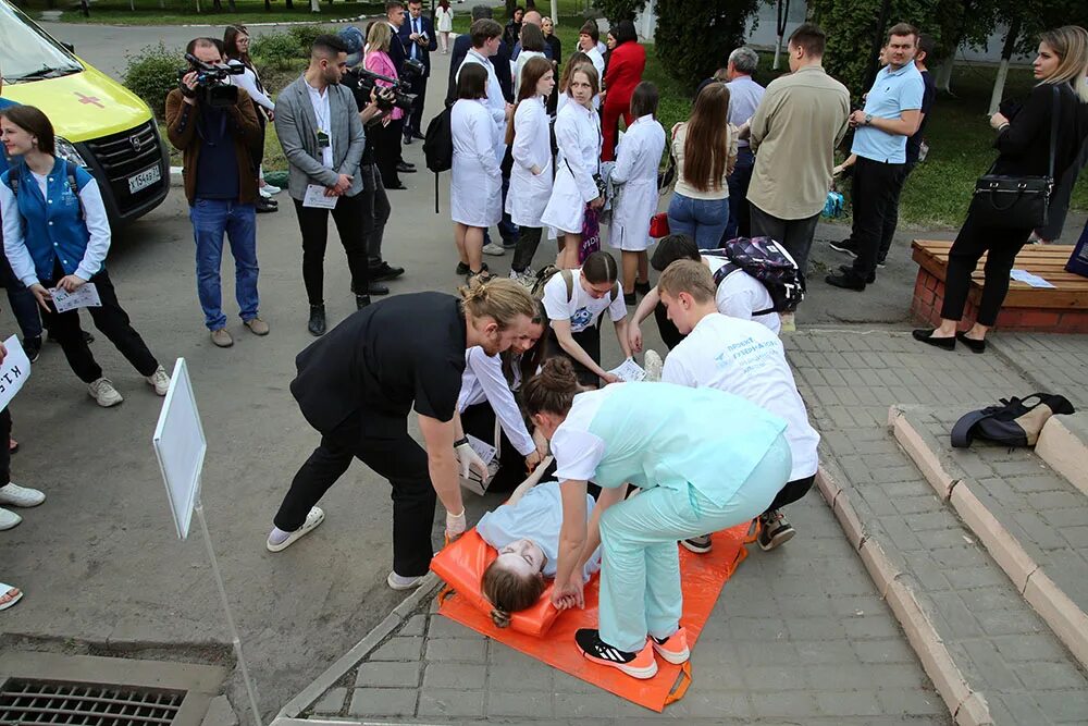 Оскол ру новости. Высшая школа медицины НИУ БЕЛГУ имени Василия Абельдяева. Высшая школа медицины в Старом Осколе. Медицина в школе. Школа 13 старый Оскол выпускники.