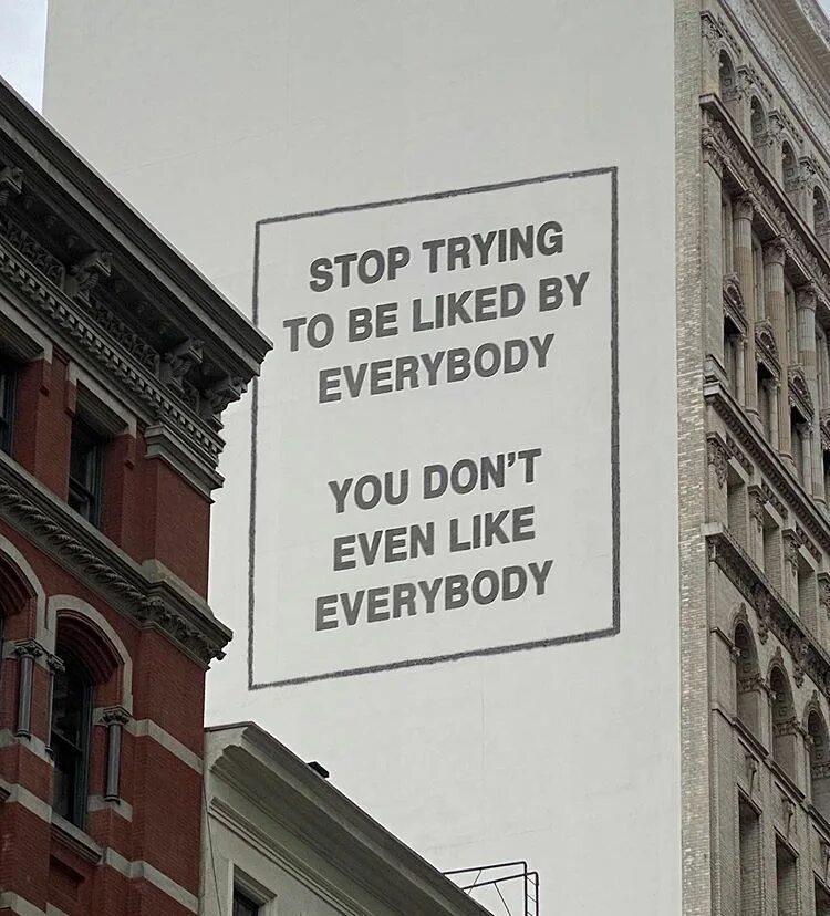 Everyone is like you. Делай больше вещей которые заставляют забыть про телефон. цитаты 2025. everybody likes you перевод. вернее совет.