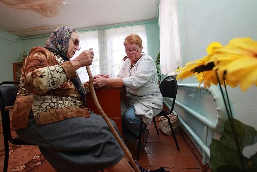 Граждане пожилого возраста и инвалиды. Пожилые граждане социальная. Социальная защита пожилых людей и инвалидов. Социальное обслуживание пожилых граждан и инвалидов. Детства инвалидов и пожилых граждан