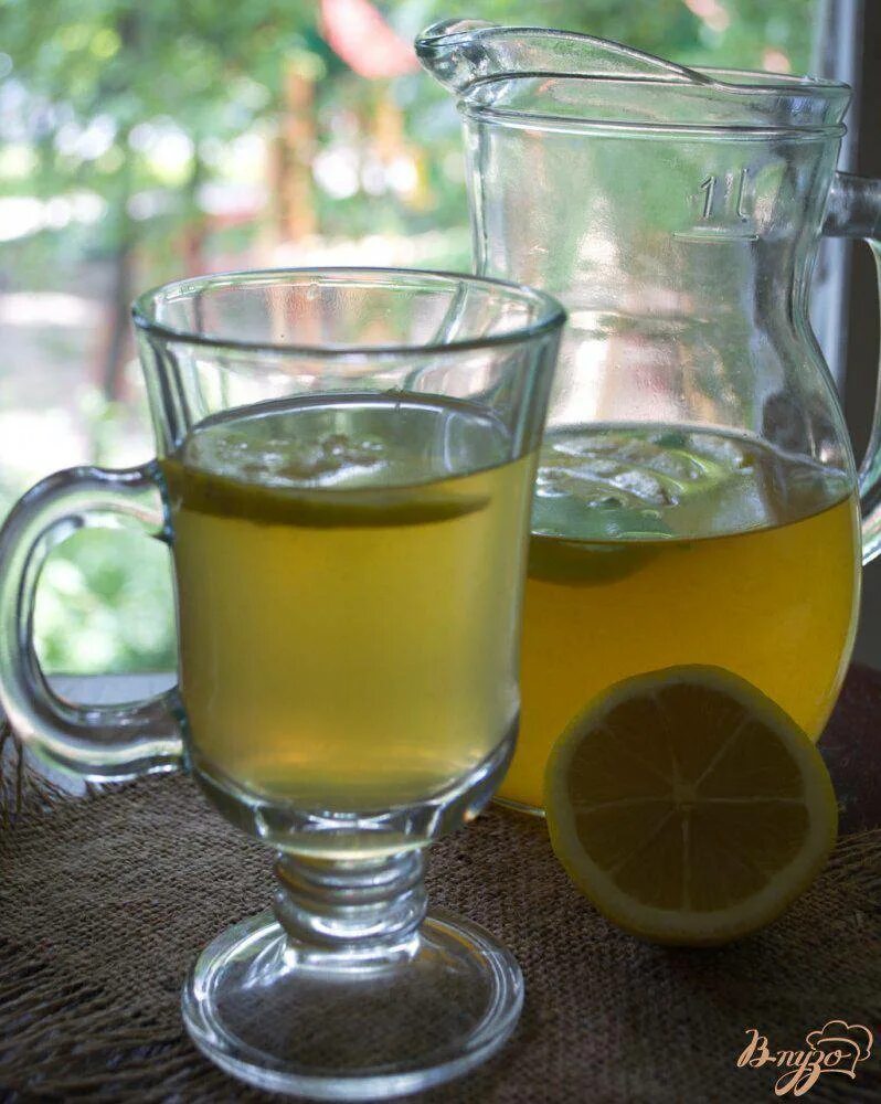 Зеленый чай с лимоном. Чашка зеленого чая. Лимонад зеленый чай. Лимонад в кружке. Пейте зеленый чай лимоном