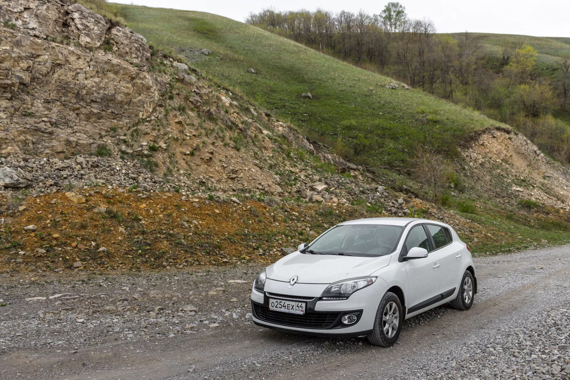 Megane fluence. Рено Флюенс Меган 3. Автомобиль Renault Fluence-Mégane Generation. Рено Флюенс и Рено Меган 3. Рено Меган 3 в дороге.