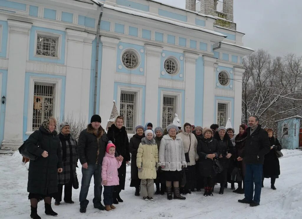 Сошествия духа лазаревском. Храм Сошествия Святого духа на Лазаревском. Храм Сошествия Святого духа на апостолов на Лазаревском кладбище. Церковь Святого духа на Лазаревском кладбище. Храм Сошествия Святого духа на Лазаревском кладбище сестричество.