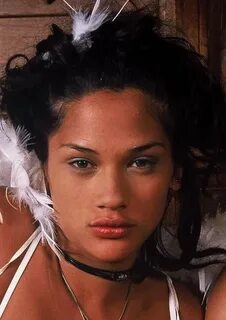 Порно тамаша қыз ұйықтап жатыр