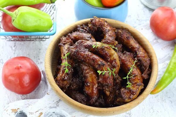 Куриные шейки в соевом соусе. Куриные шейки в духовке. жареные куриные горлышки.