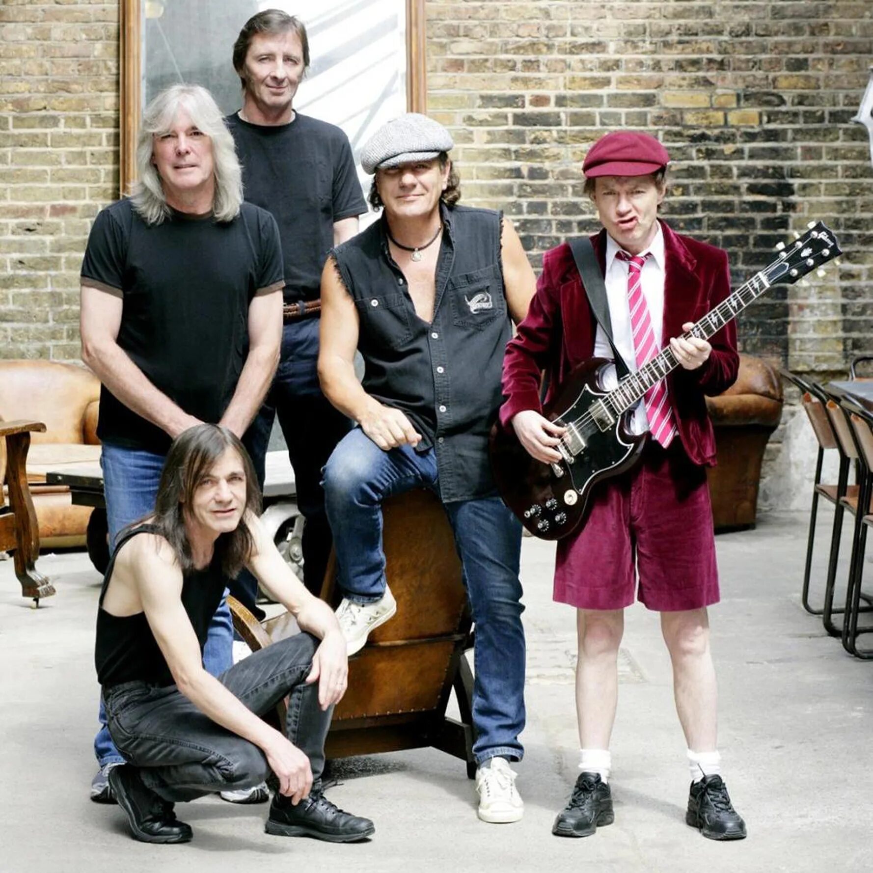 Рок группа сами. Acdc. ac dc 70s. acdc рок-группа. участники группы ас дс.