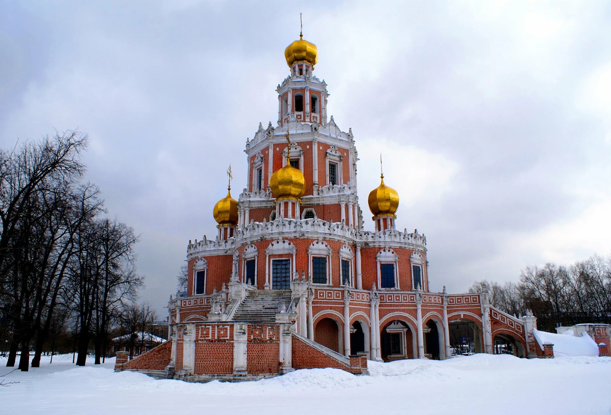 Храм Покрова Пресвятой Богородицы в Филях. Храмы нарышкинское Барокко в Москве. Нарышкинское Барокко в архитектуре. Церковь Покрова в Филях нарышкинское Барокко.