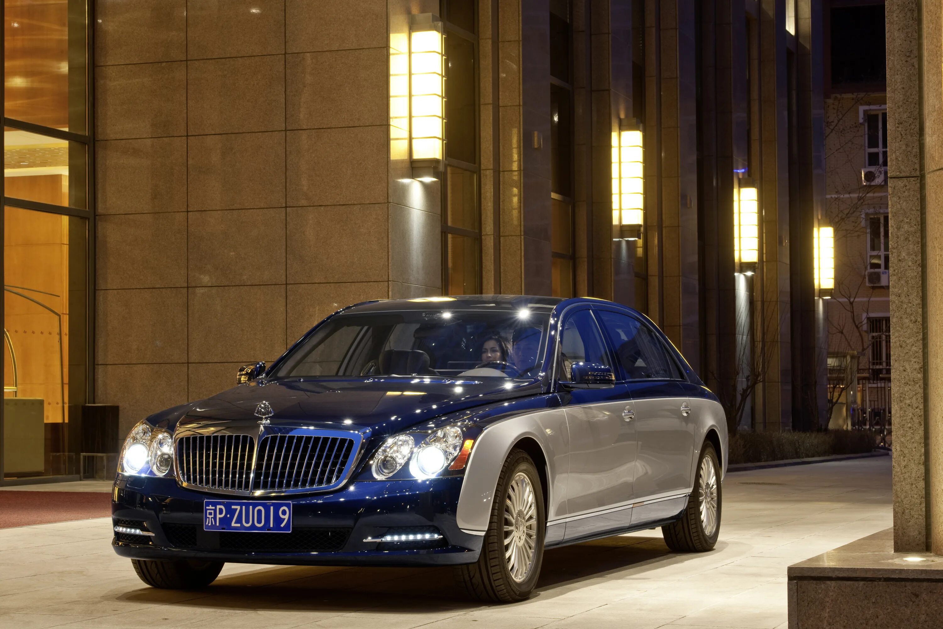 Майбах хамелеон. Mercedes-Maybach s62. Mercedes Maybach 62. Мерседес Майбах 62s. Maybach s62 2010.