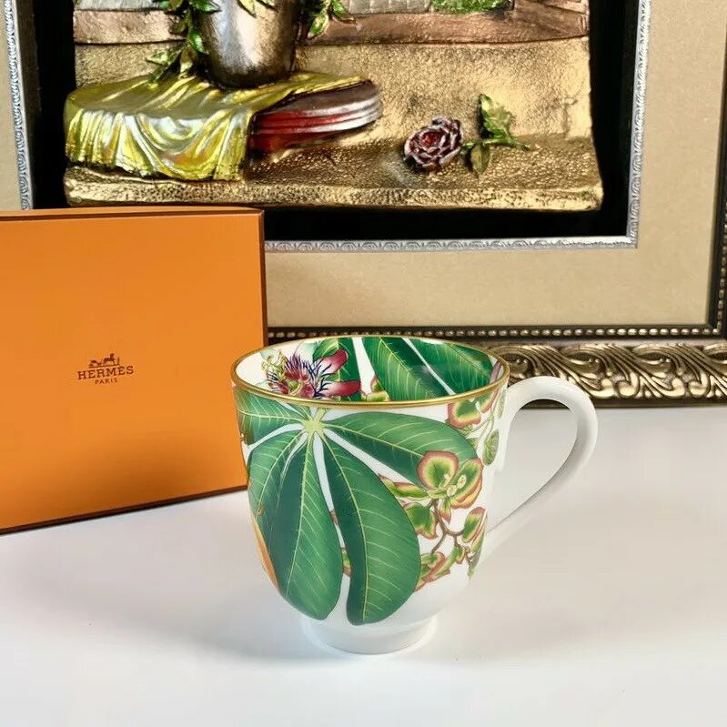 Ваза с лошадьми hermes. Чайный сервиз с лошадьми лефард. Hermes passifolia. Столовый сервиз гермес. Hermes cheval d'orient тарелка.