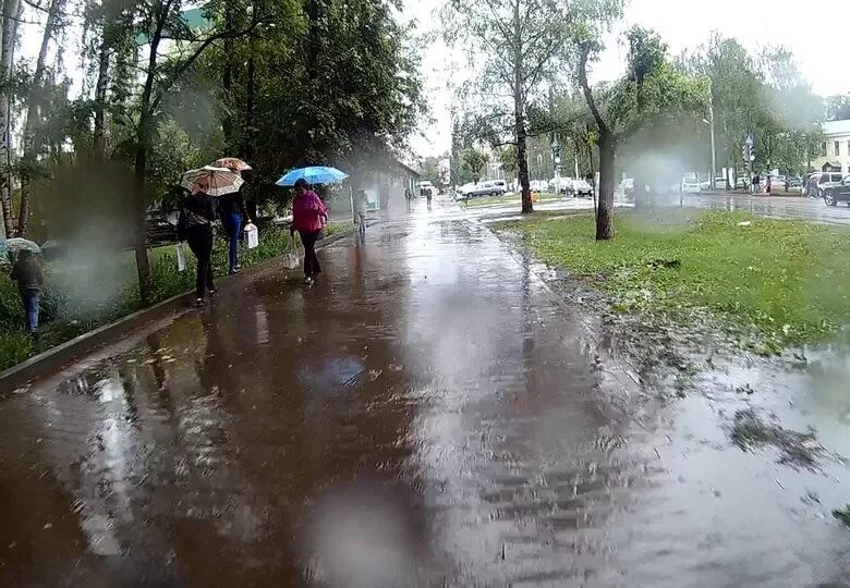 Сегодня весь день будет идти дождь. Дождь в кирове. дождливые улицы кирова. киров ливень.