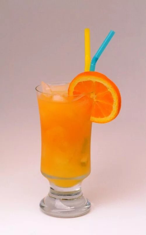 Коктейль отвертка (screwdriver). Отвертка сок. Цитрусовый коктейль с гренадином. Скрюдрайвер коктейль. Желтый коктейль.
