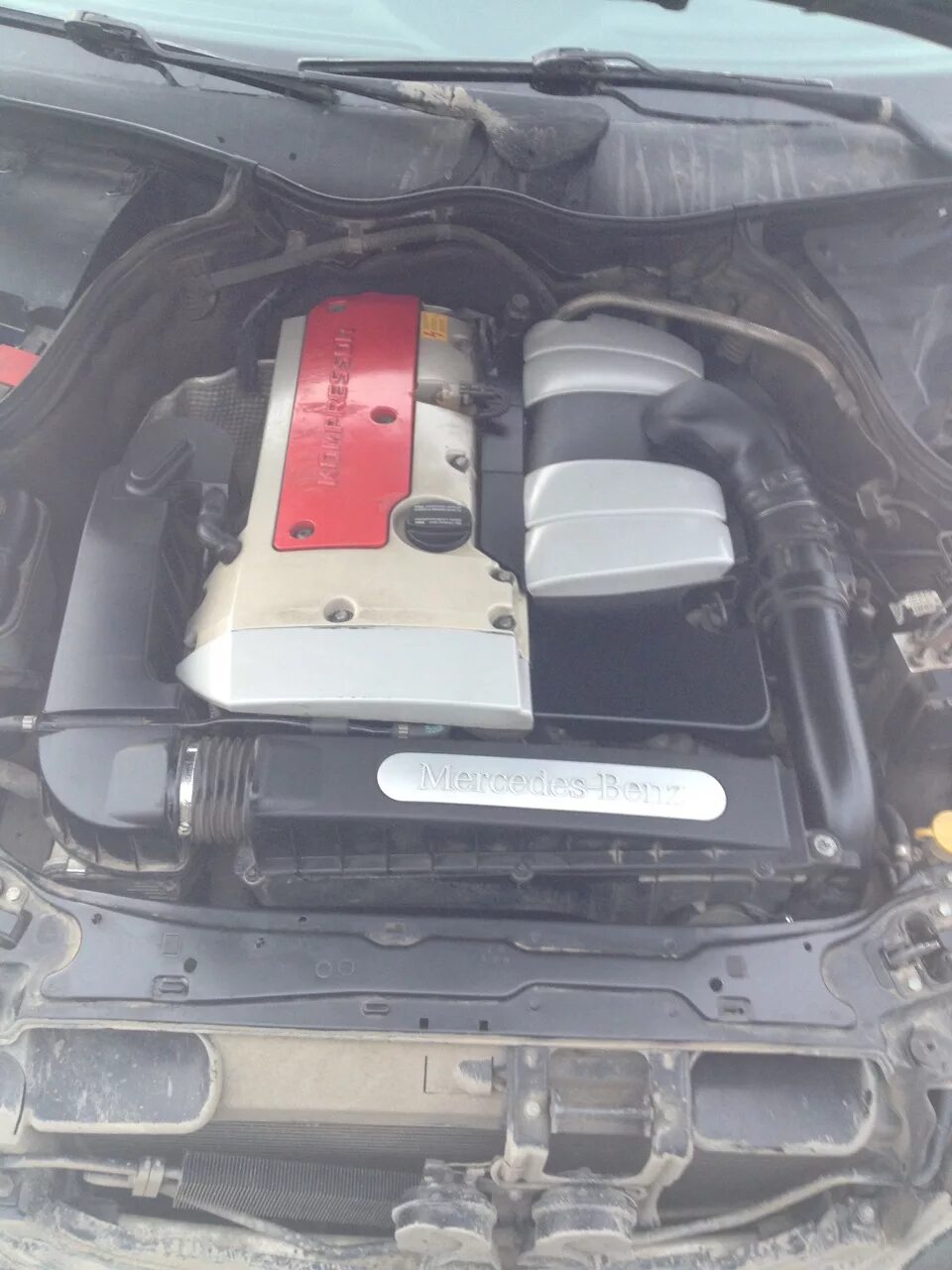 W203 2.0 компрессор. Подкапотка мерседес w203. w211 2.0 компрессор. под капот w203 2.0 kompressor. подкапотка mercedes 215.