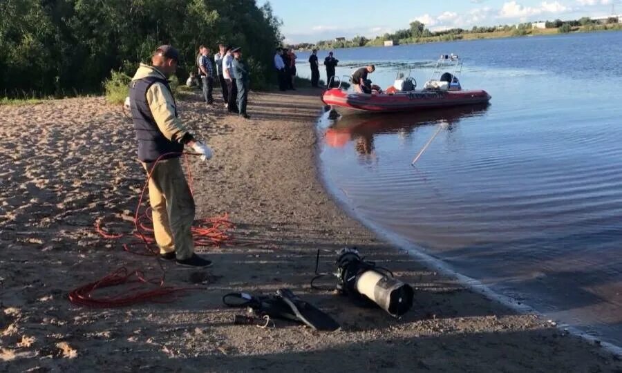 Архангельские водолазы. Понтон затонувший.