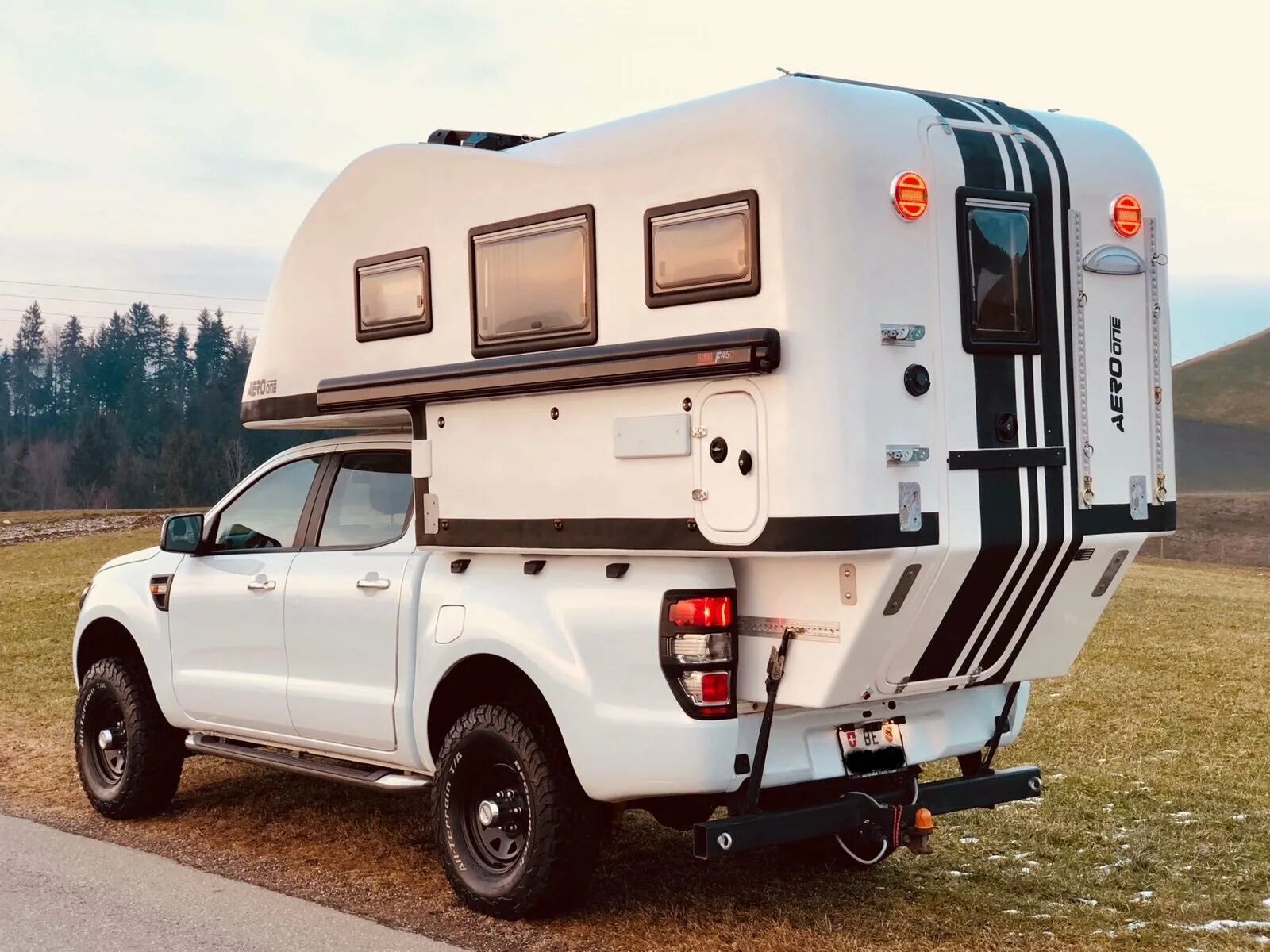 Дом на пикап. Кунг автодом Hilux Pickup. Амарок автодом кемпер. Жилой модуль Stealth 2000 Eco. Жилой модуль на Форд рейнджер.