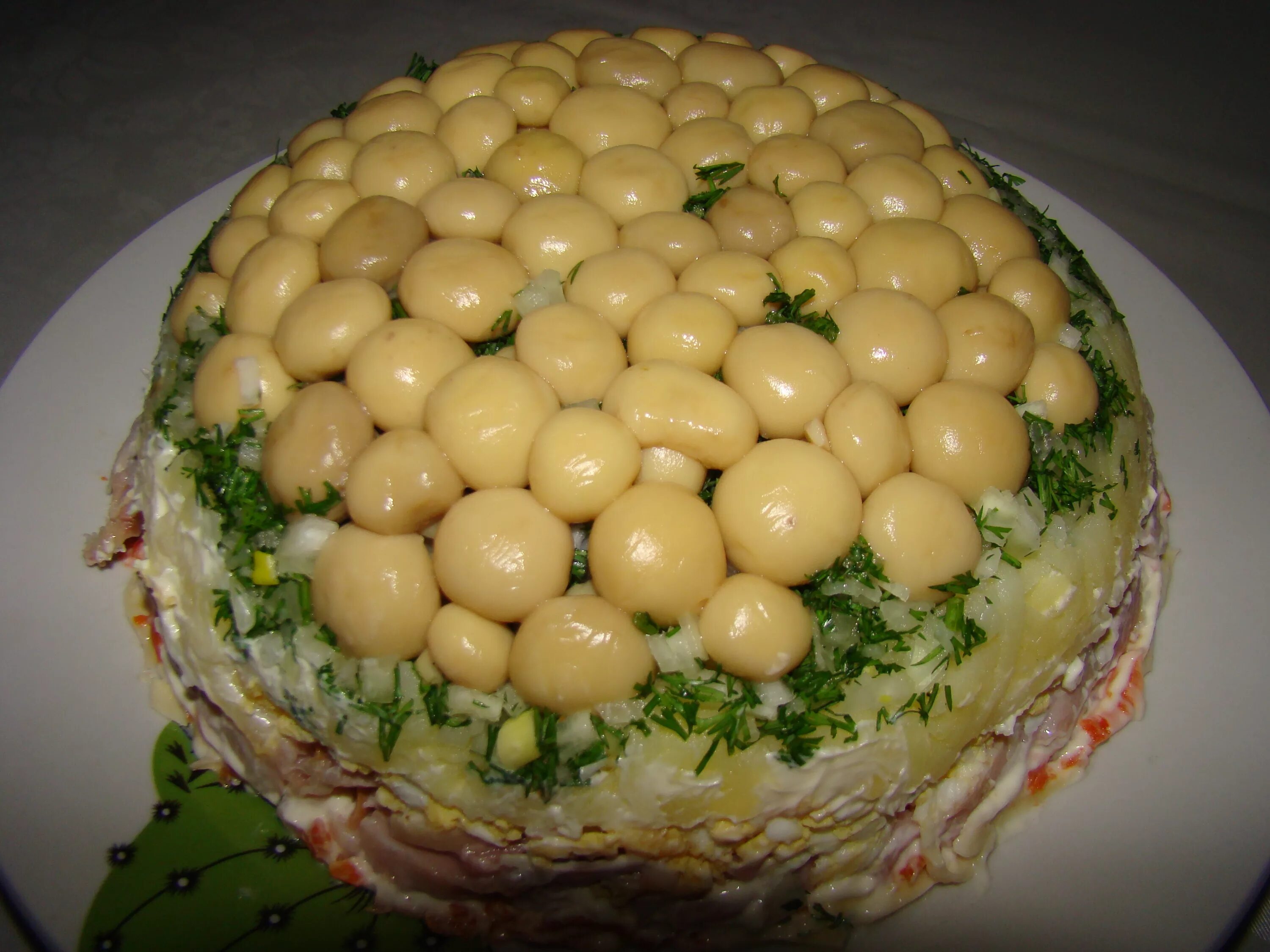 Салат полянка перевертыш. Салат полянка перевертыш. Грибная поляна с корейской морковкой. Салат полянка перевертыш. Салат полянка перевертыш.