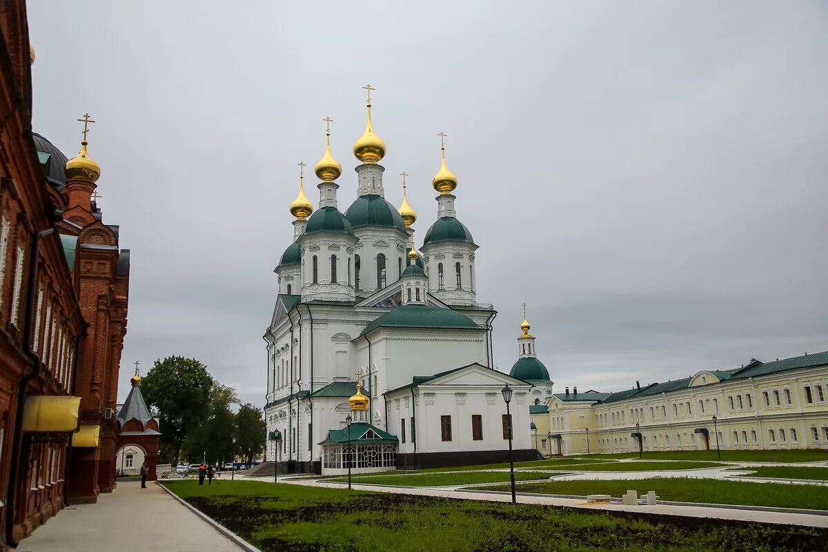 Монастыри нижегородской области сайты. Свято-Успенская Саровская пустынь, Саров. Свято-Успенский мужской монастырь Саров.