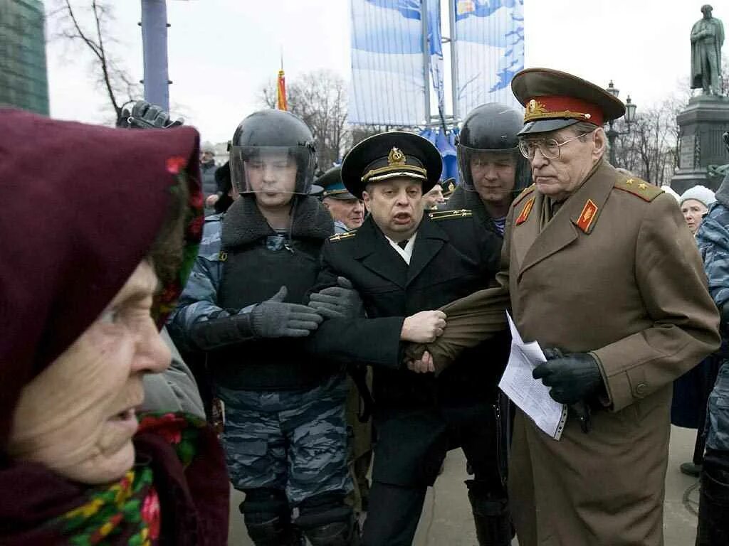 Задержали ветерана на митинге. Офицер в отставке. Генерал против власти